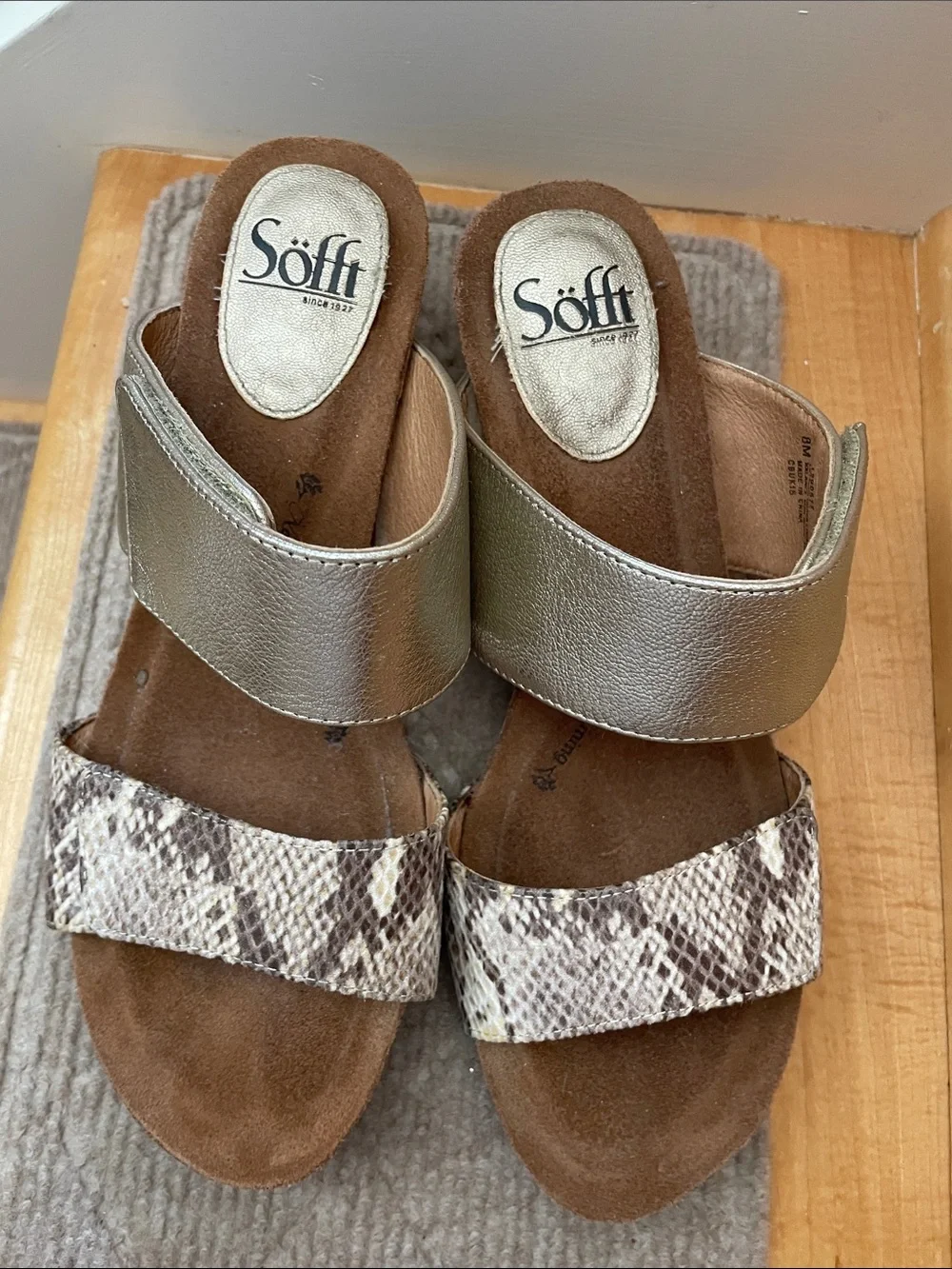Söfft Vangie Metallic Gold Snakeskin Wedge Sandals Slide 8